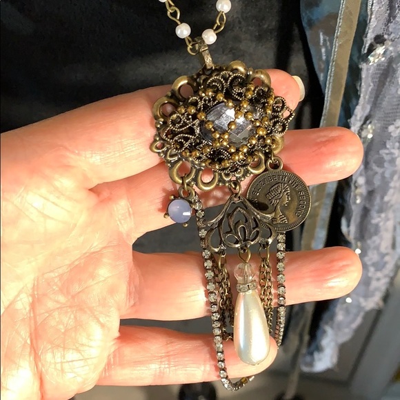 Vintage style Necklace by Venusian Concepts - Picture 5 of 7